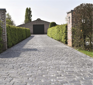 allée de maison en pavé naturel bleu